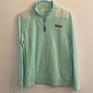 Vineyard Vines lightweight summer pale green and white pull over.